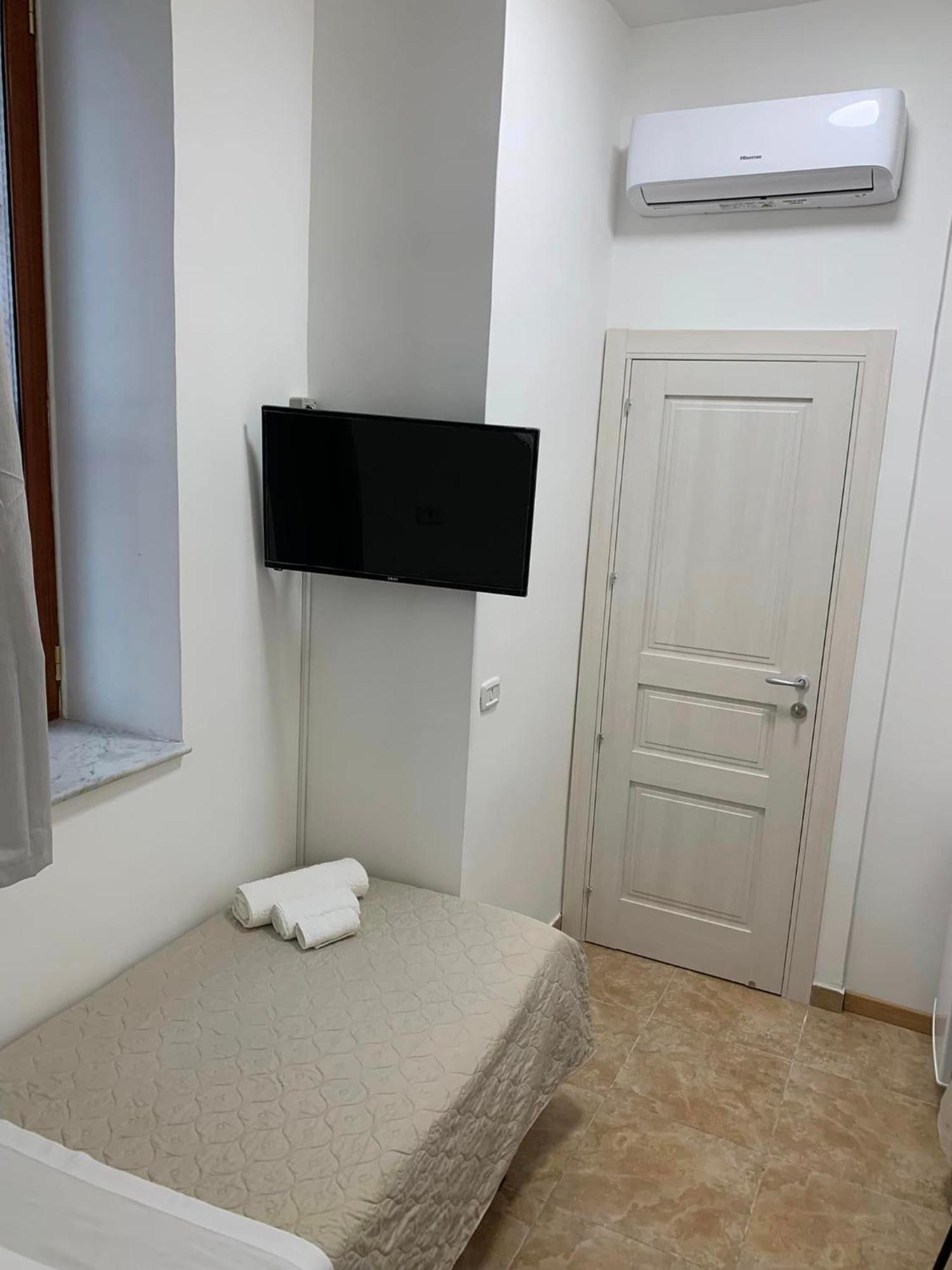 Miris Home Fast And Comfortable With Self Check In 8 Minutes Walk Near Naples Airport Oda fotoğraf